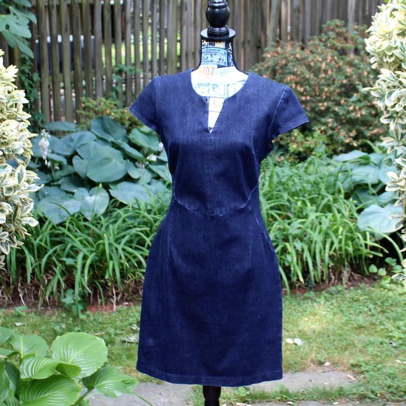 Banana Republic Dresses & Skirts - Banana Republic Denim Midi Shift Dress Size 8